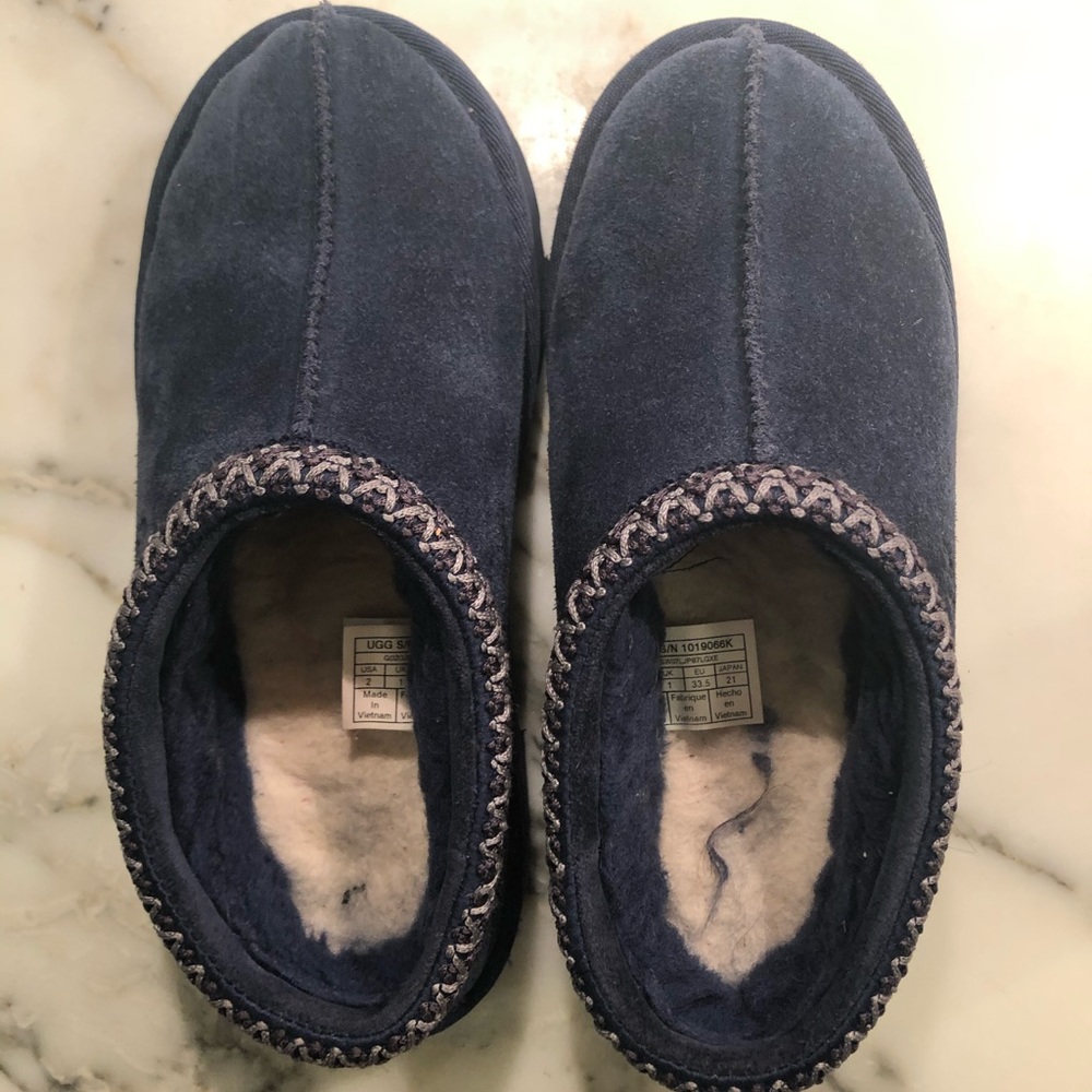 Girls size 2 UGG slippers